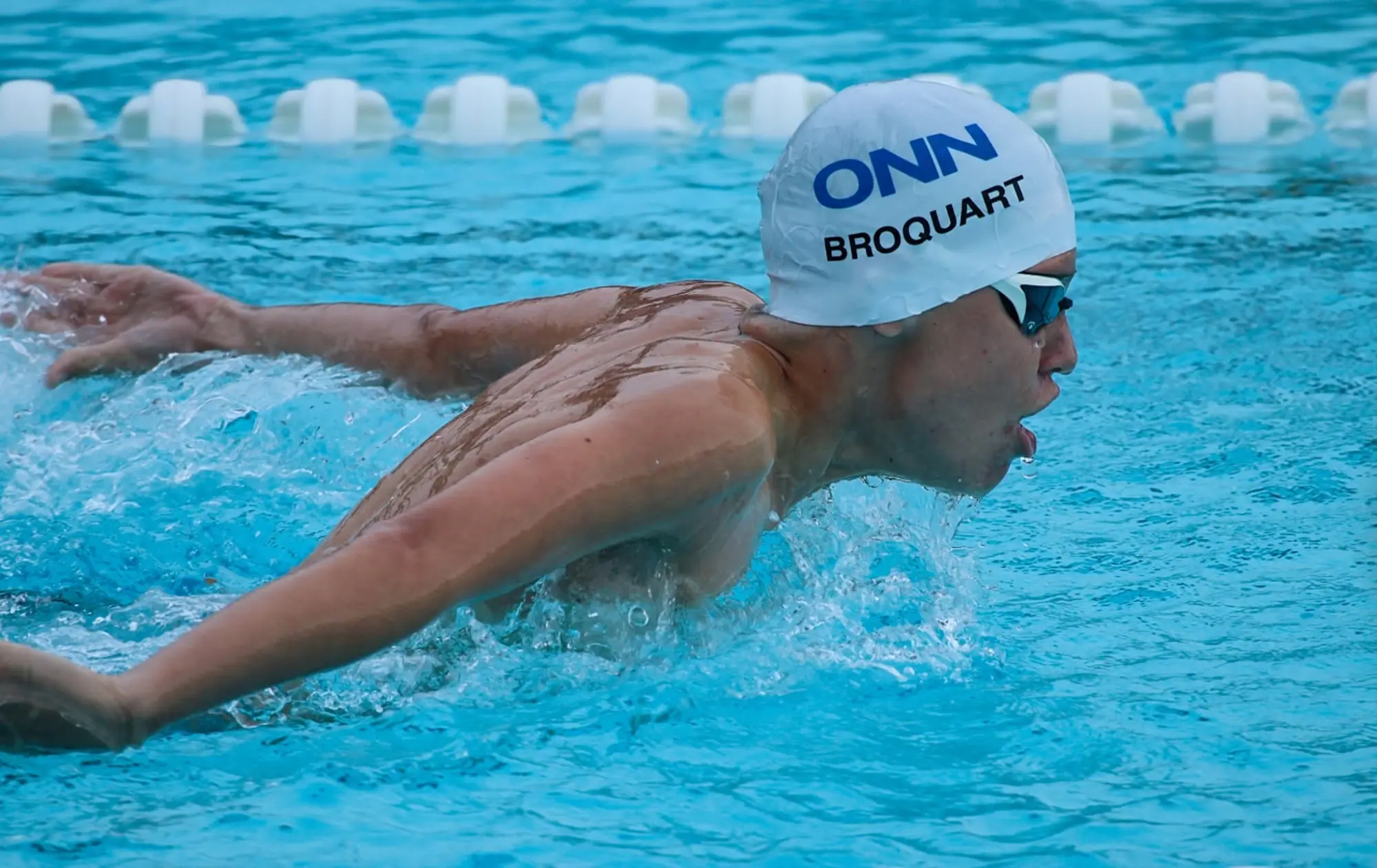 Nageur de l’Olympique Nouméa Natation en papillon