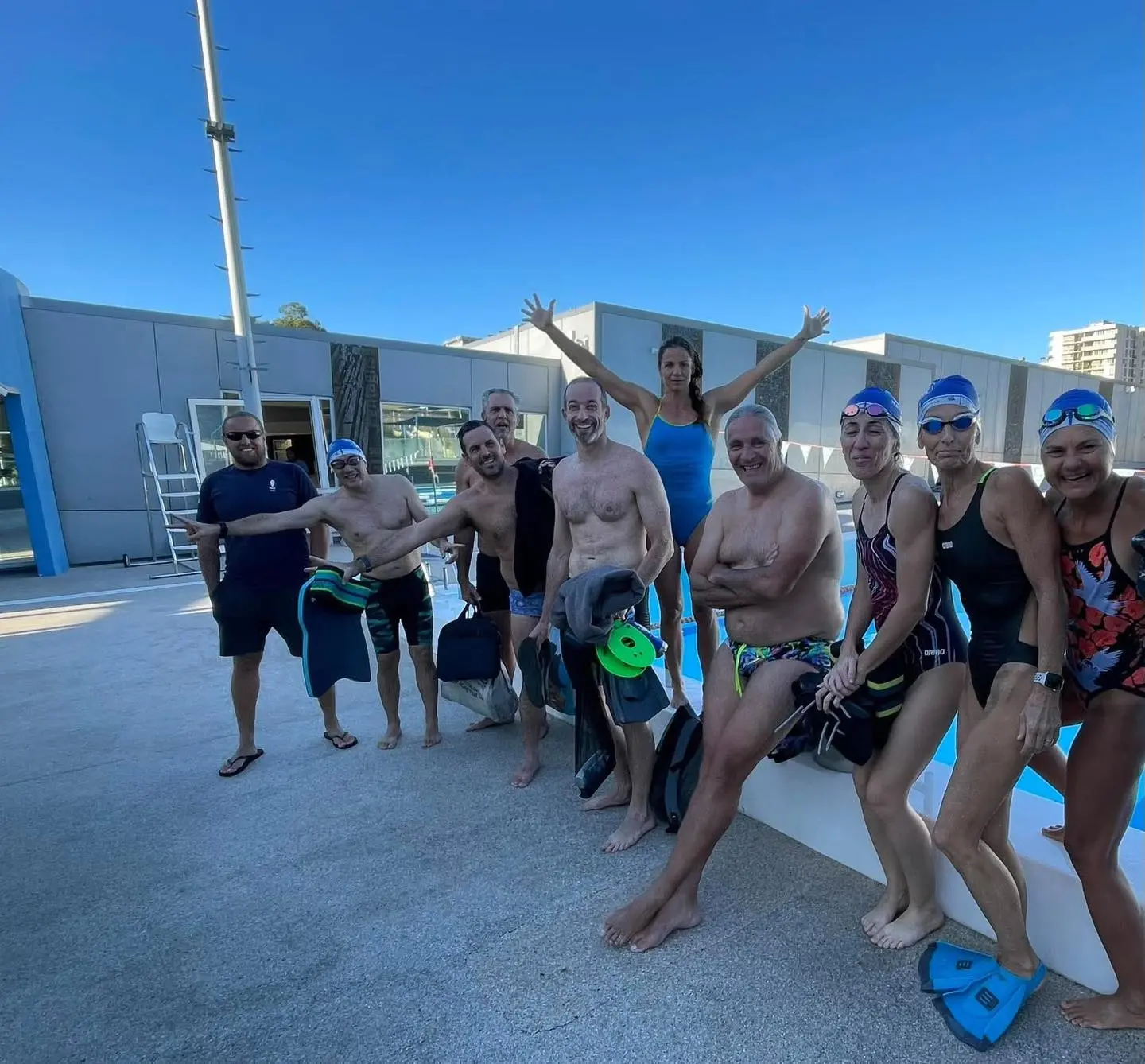 Le groupe masters du matin au bord du bassin